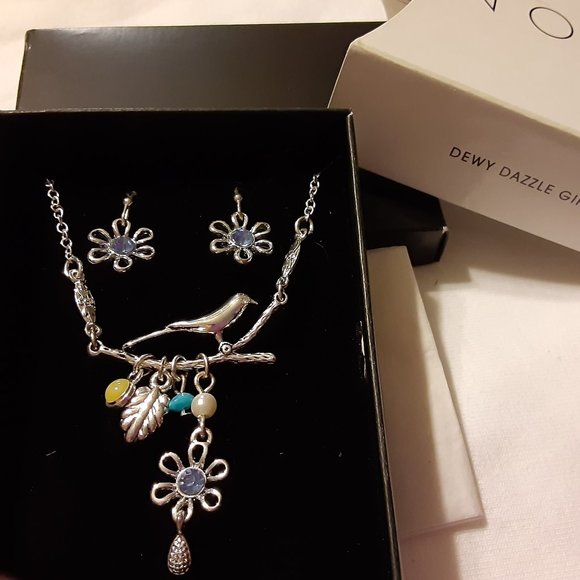 Avon Jewelry - Dewy Dazzle Gift Set